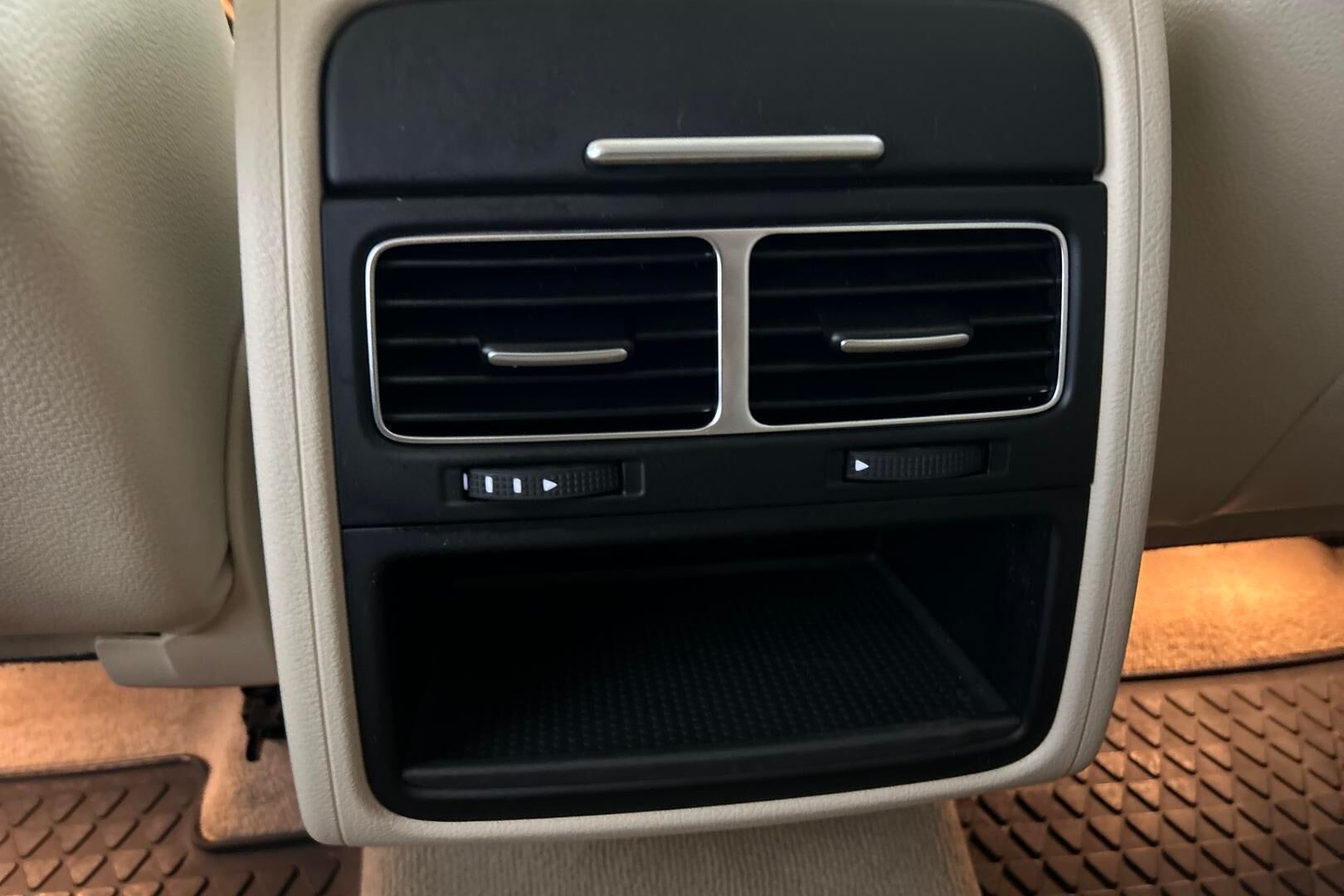 Volkswagen Touareg iso kuva 26