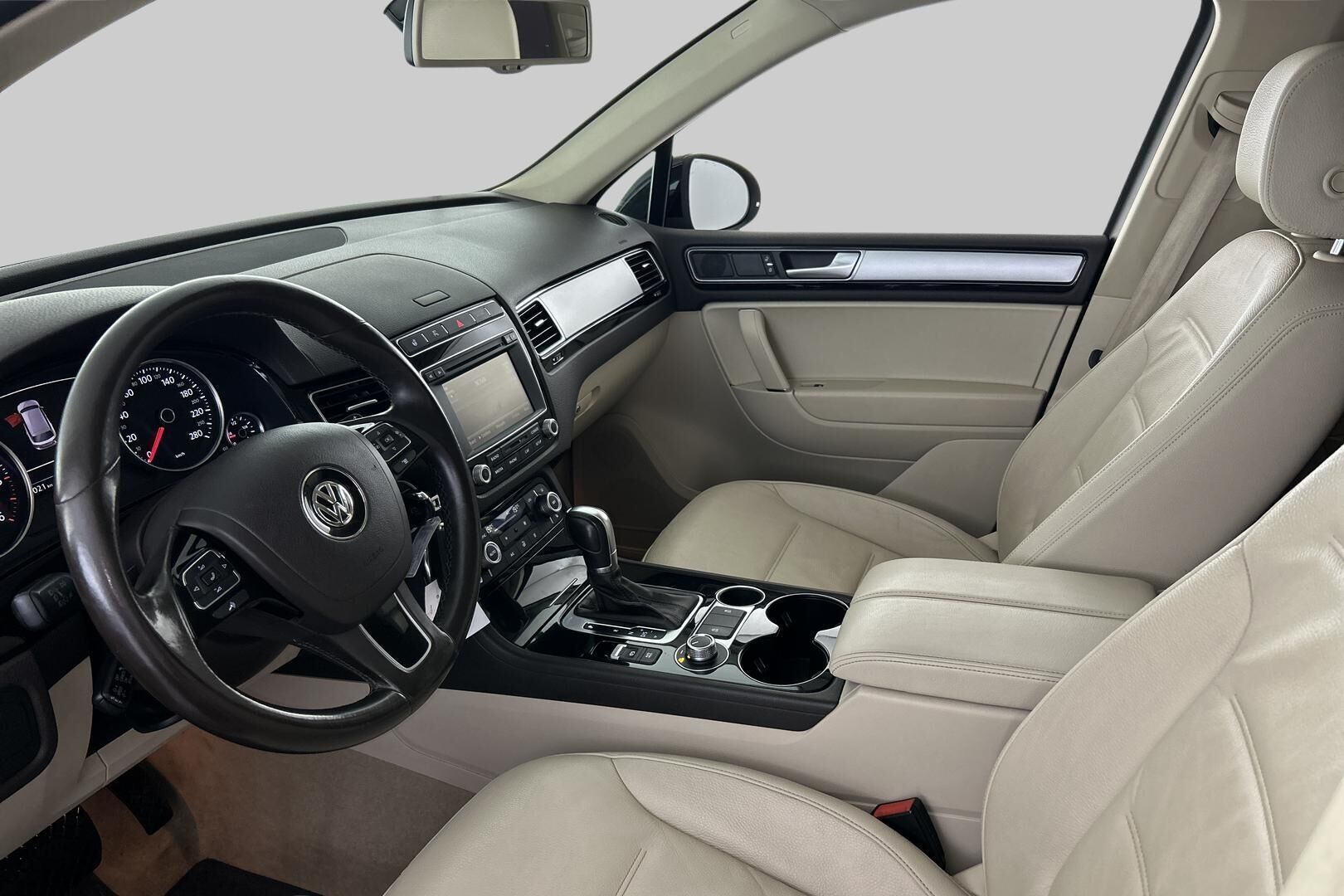 Volkswagen Touareg iso kuva 8