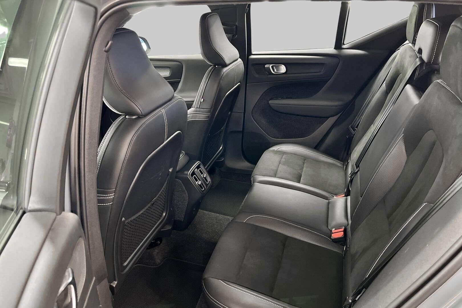 Volvo XC40 iso kuva 8