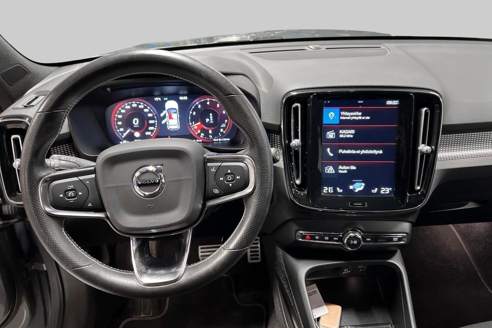 Volvo XC40 iso kuva 9