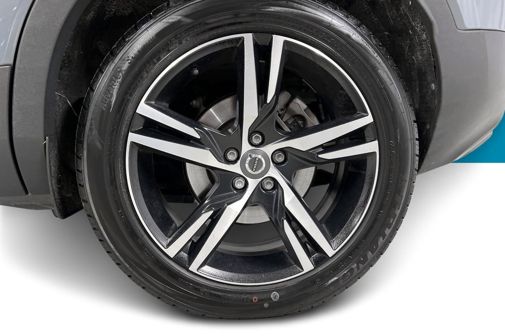 Volvo XC40 iso kuva 11