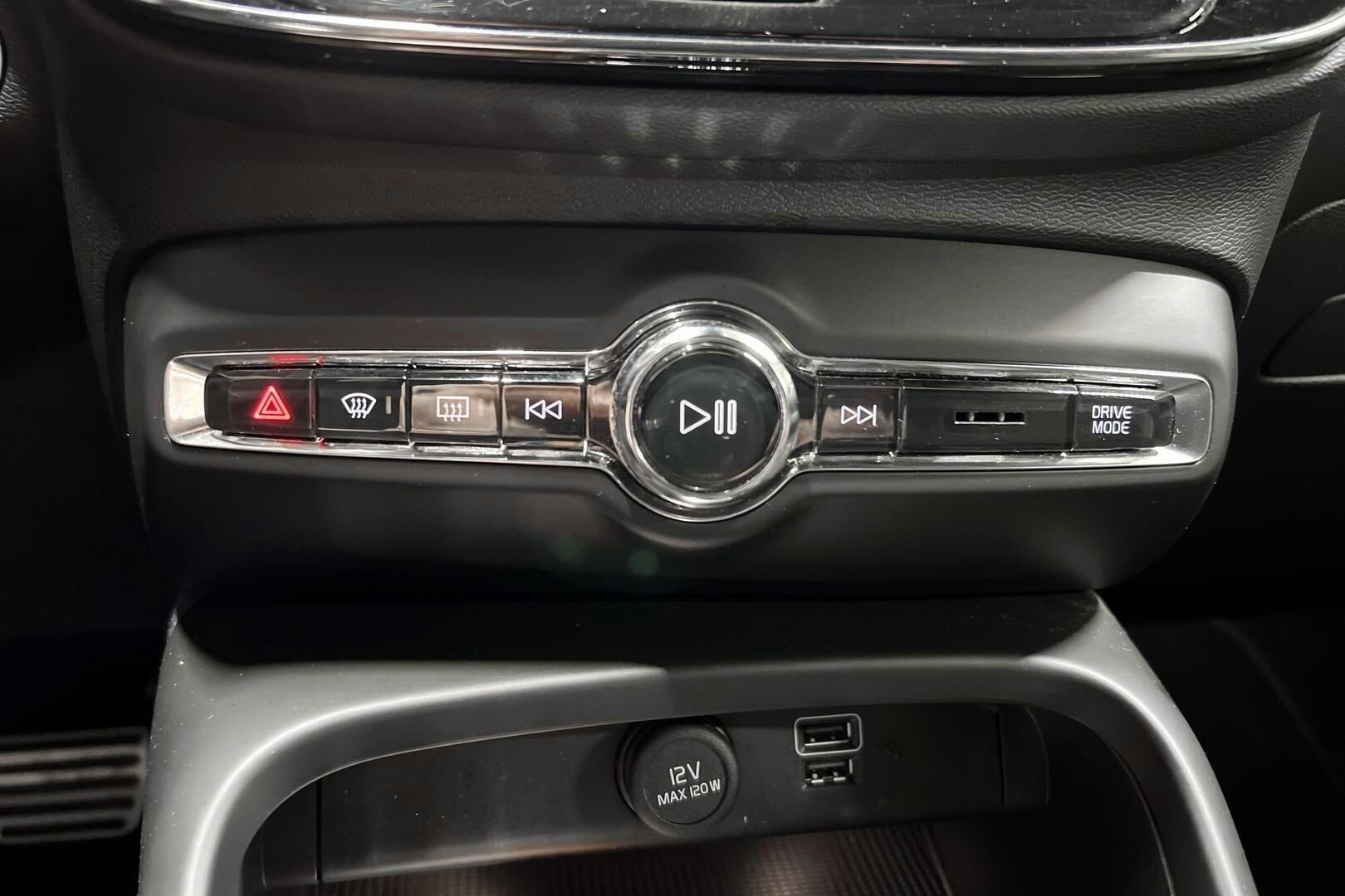 Volvo XC40 iso kuva 14