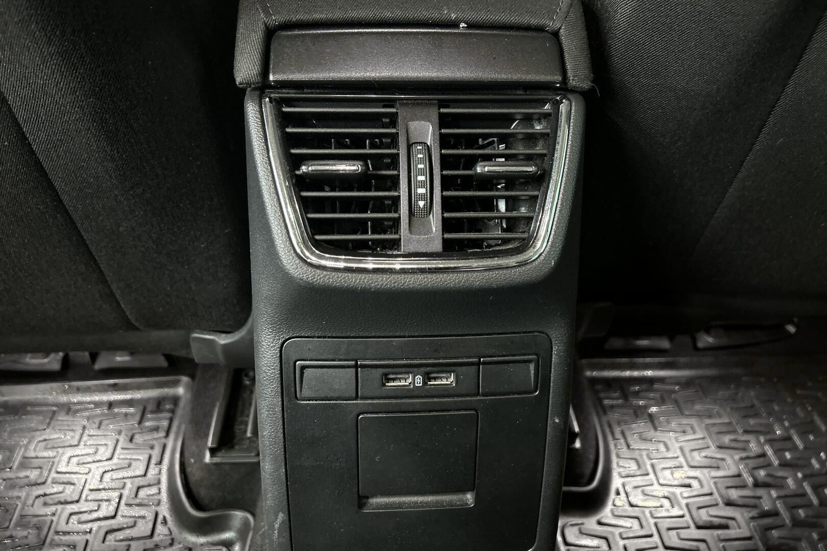 Skoda Octavia iso kuva 22