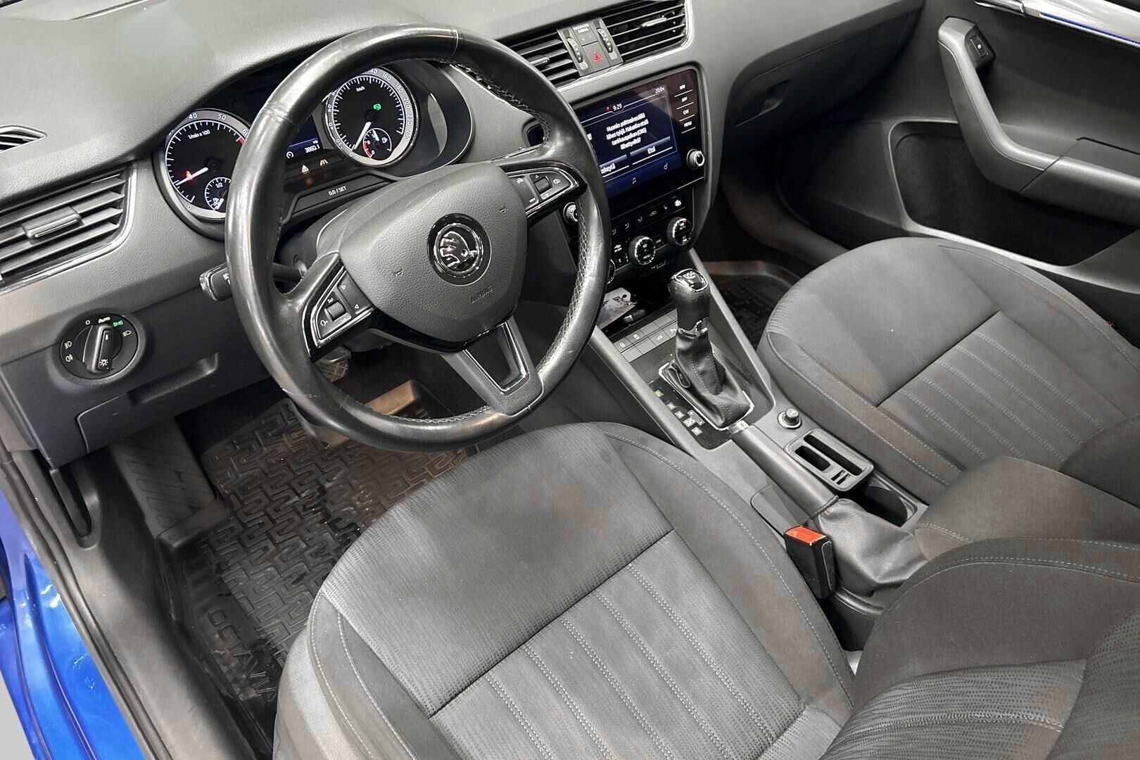 Skoda Octavia iso kuva 8