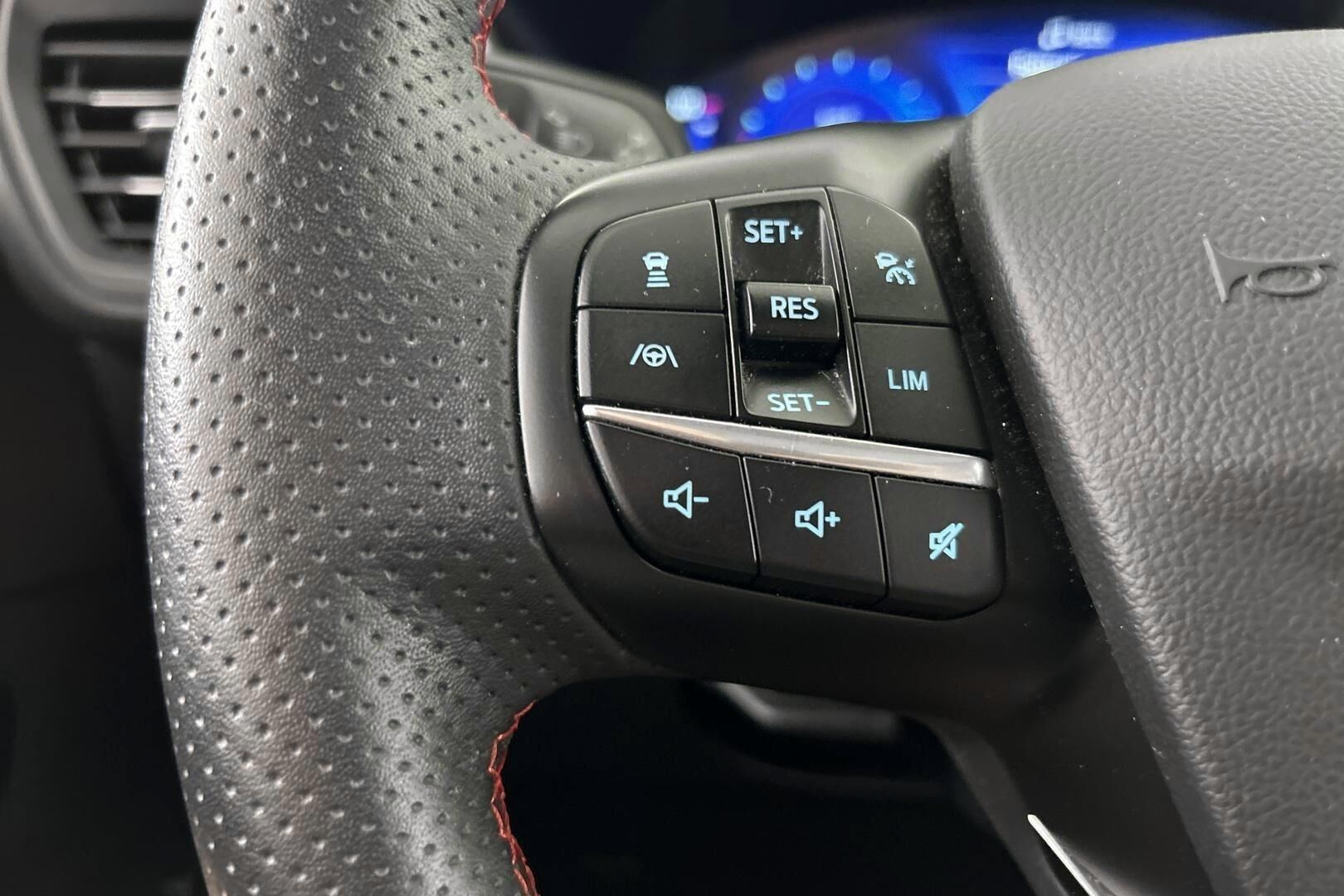 Ford Kuga iso kuva 21
