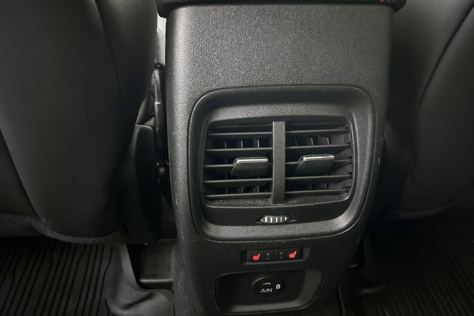 Ford Kuga iso kuva 29
