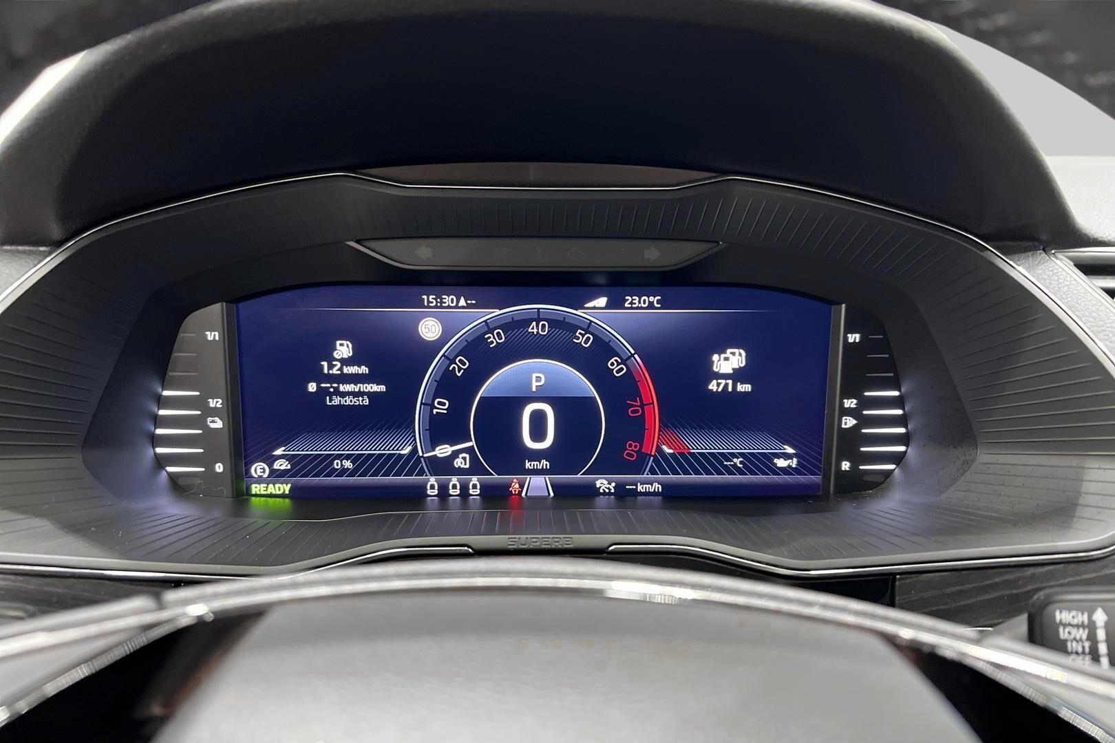 Skoda Superb iso kuva 14