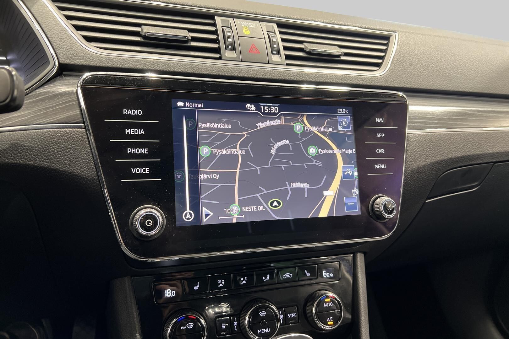 Skoda Superb iso kuva 15
