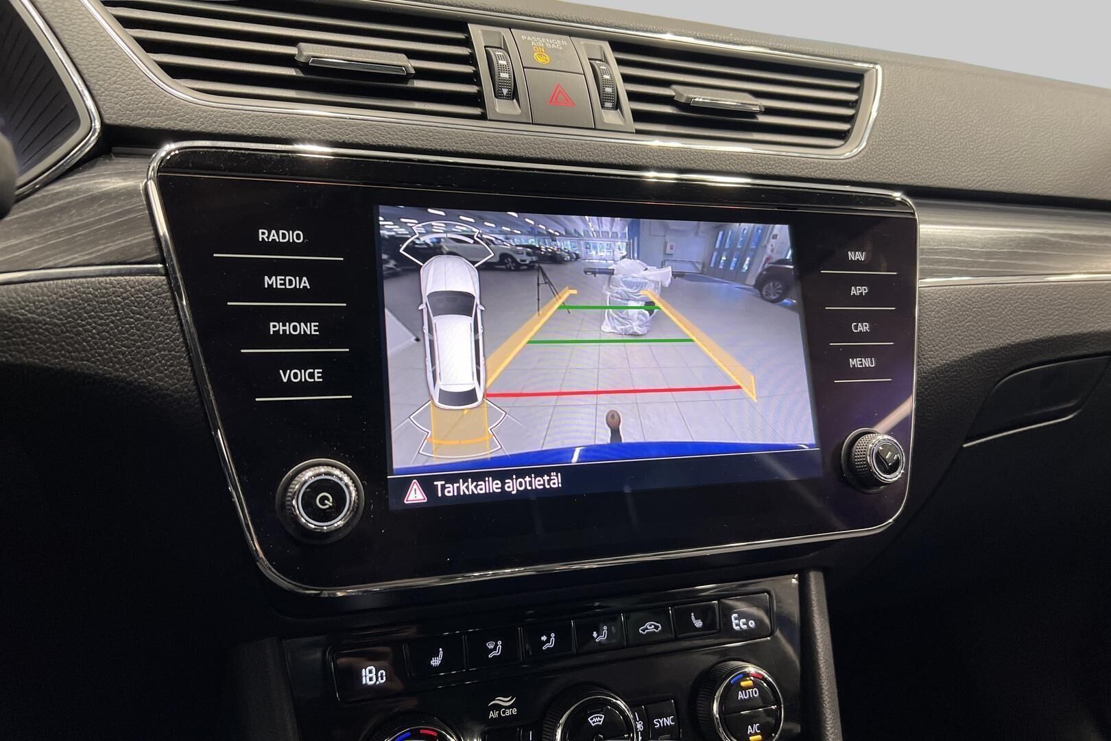 Skoda Superb iso kuva 16