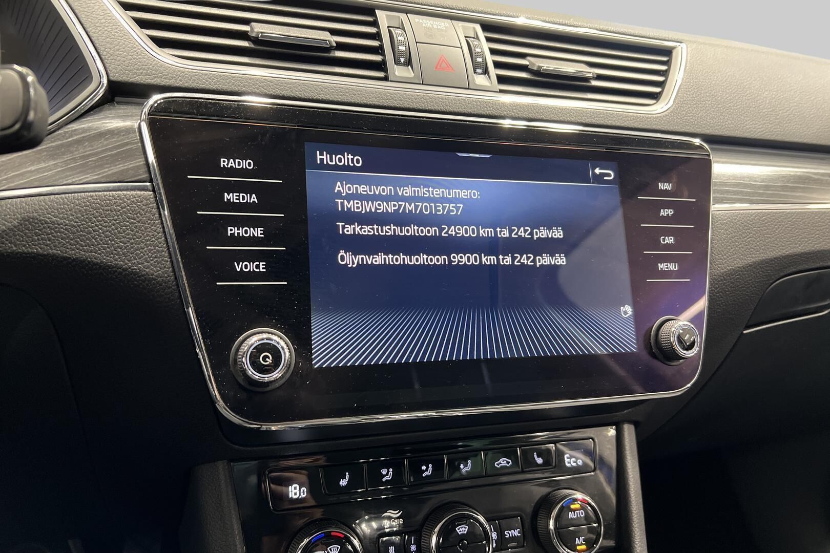Skoda Superb iso kuva 17