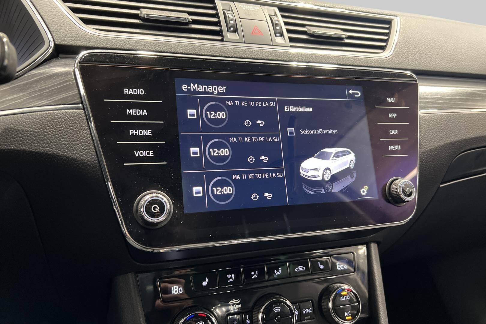 Skoda Superb iso kuva 21