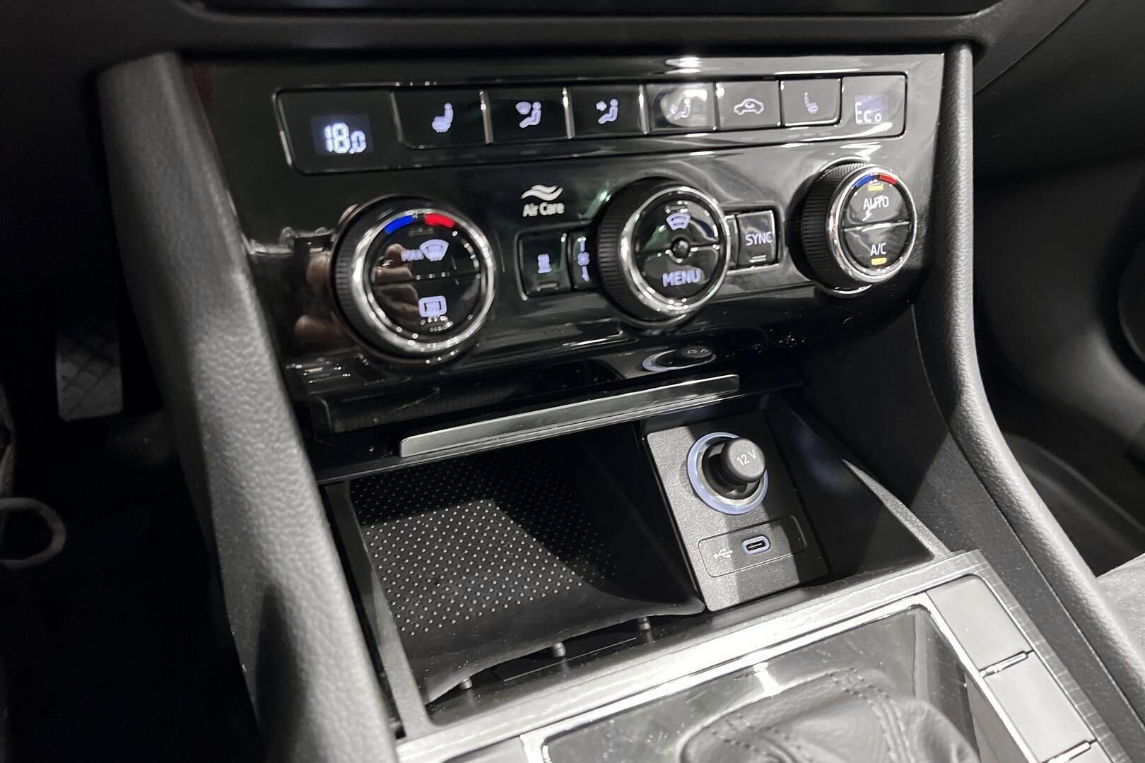 Skoda Superb iso kuva 22