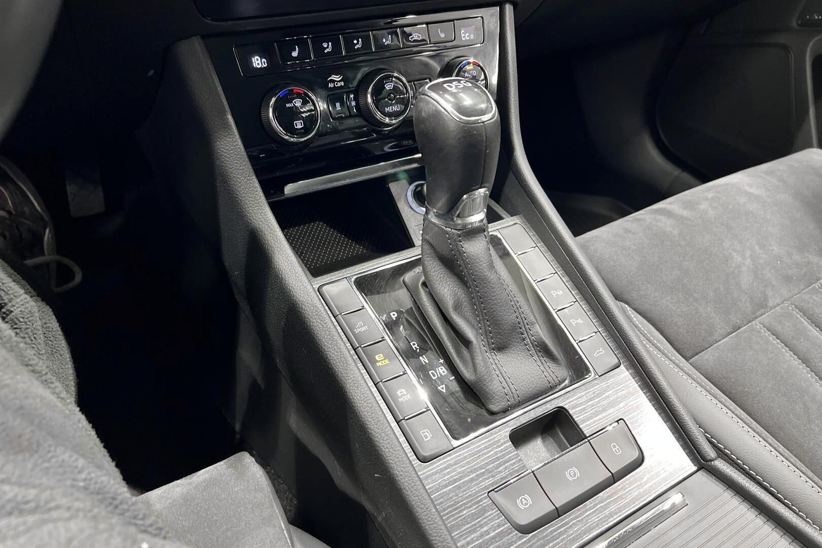 Skoda Superb iso kuva 23