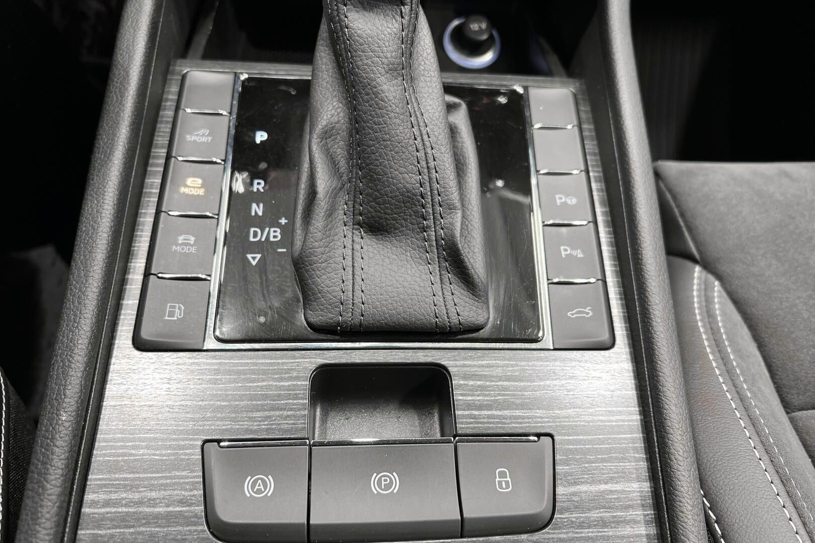 Skoda Superb iso kuva 24