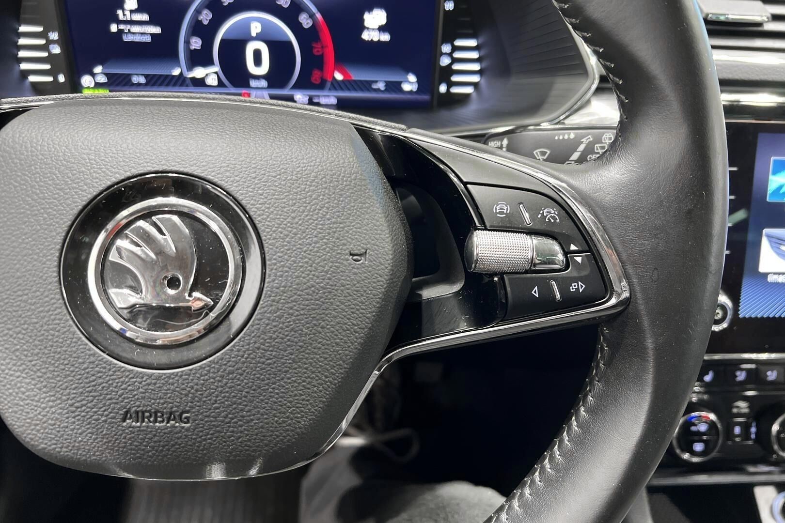 Skoda Superb iso kuva 27
