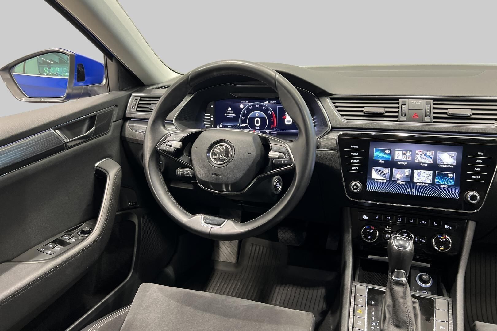 Skoda Superb iso kuva 34