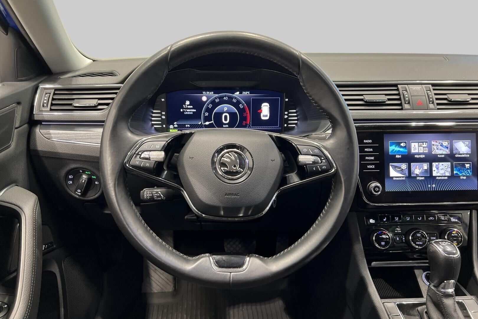 Skoda Superb iso kuva 35