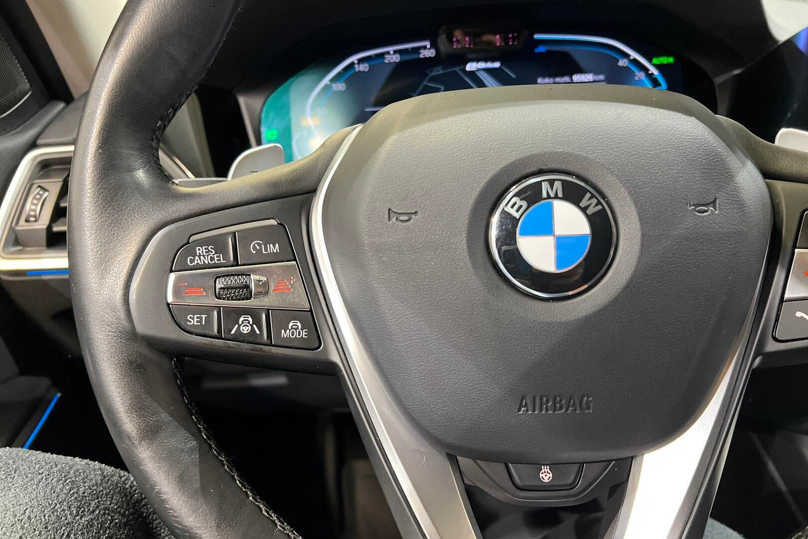 BMW 3-sarja iso kuva 27