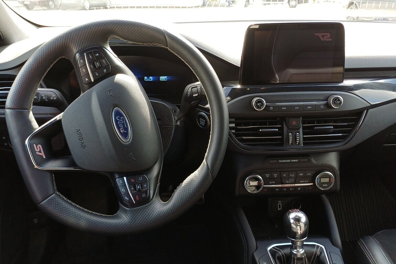 Ford Focus iso kuva 2