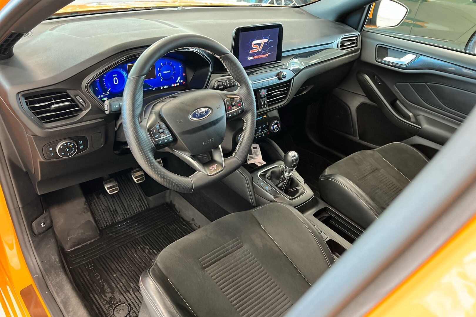 Ford Focus iso kuva 7