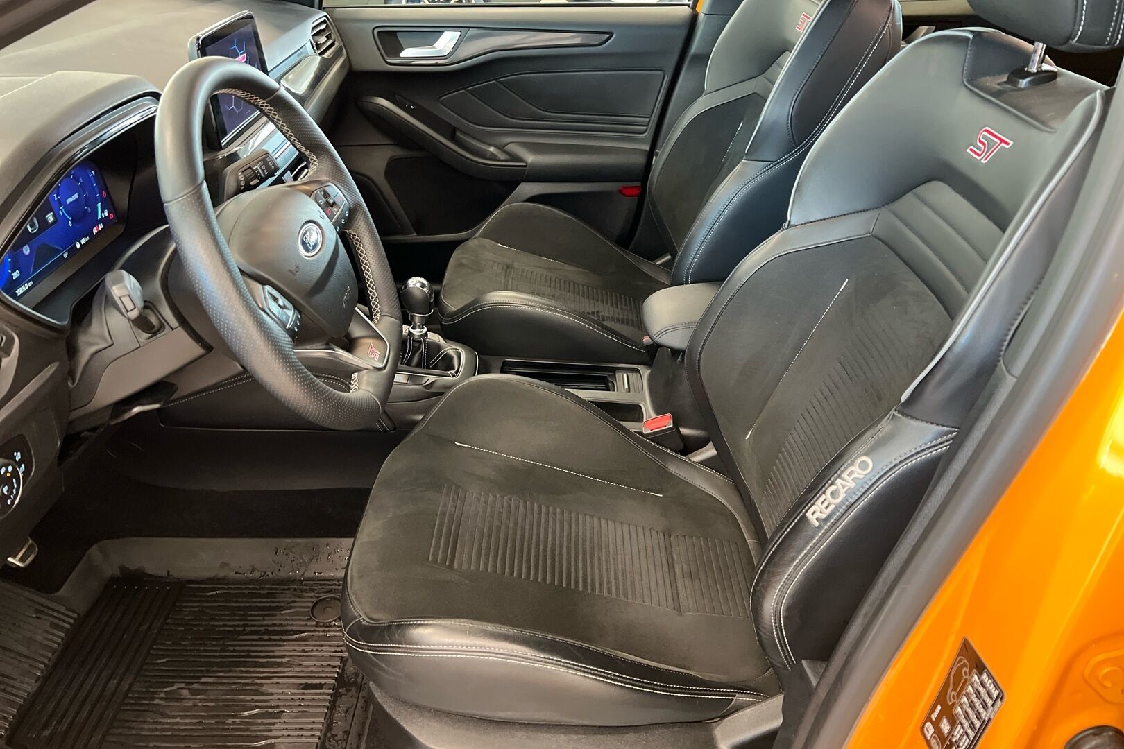 Ford Focus iso kuva 8