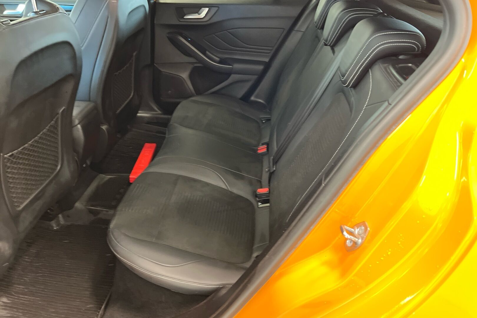 Ford Focus iso kuva 9
