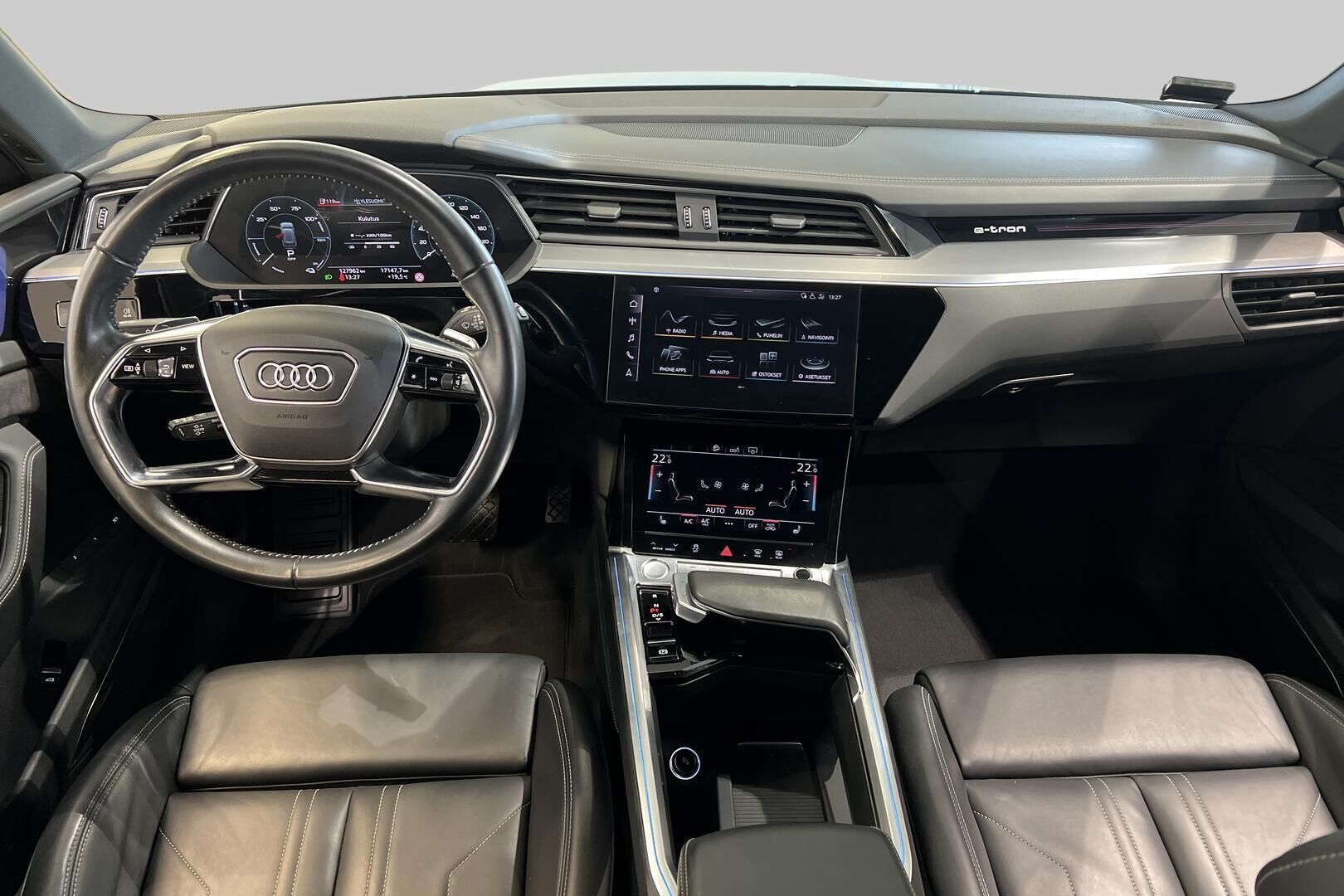 Audi e-tron iso kuva 10