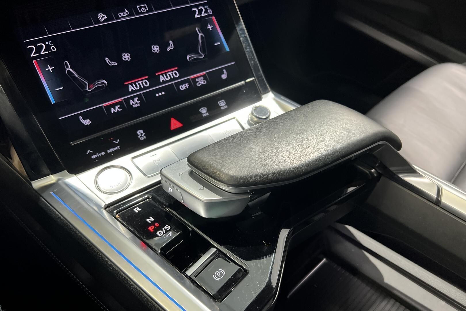 Audi e-tron iso kuva 21