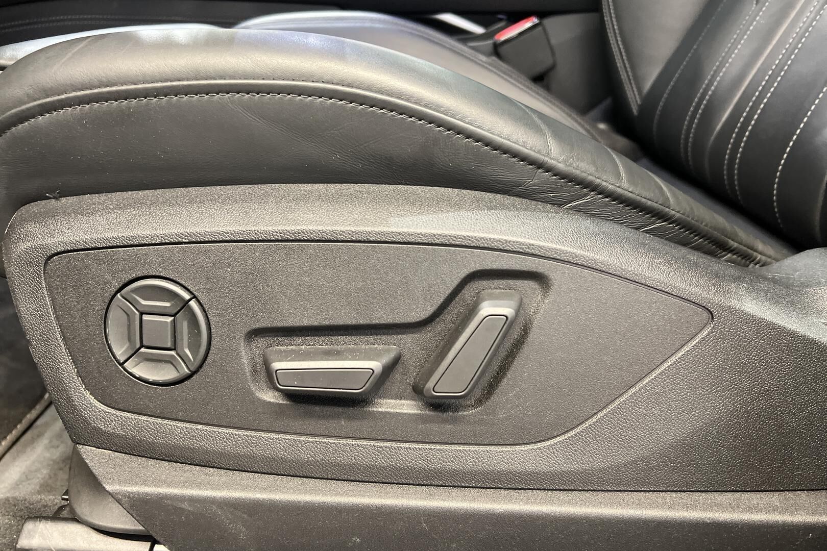 Audi e-tron iso kuva 30