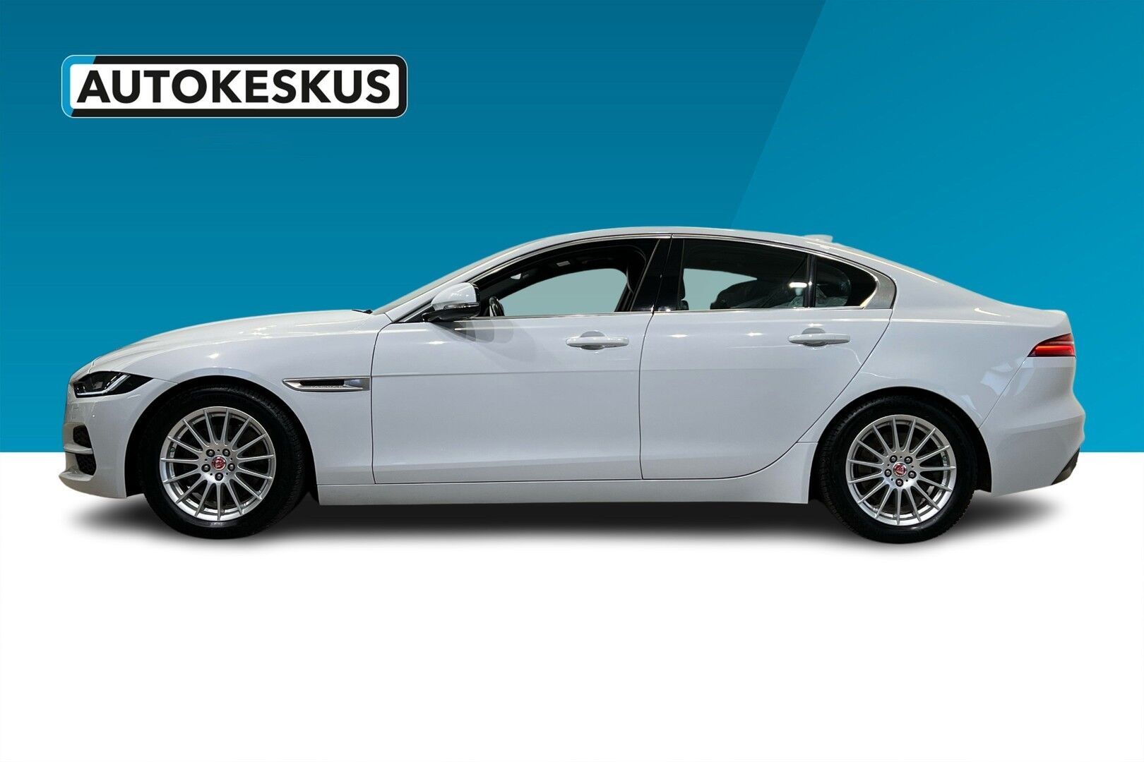 Jaguar XE iso kuva 9