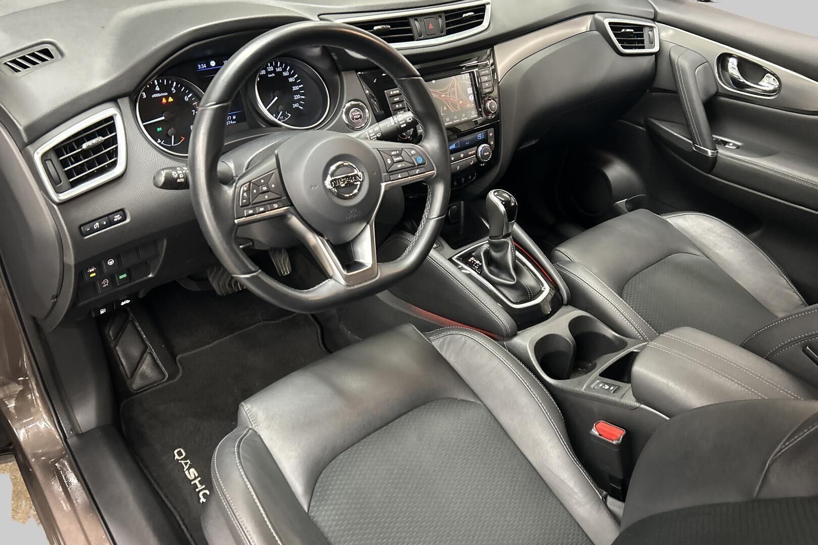 Nissan Qashqai iso kuva 9