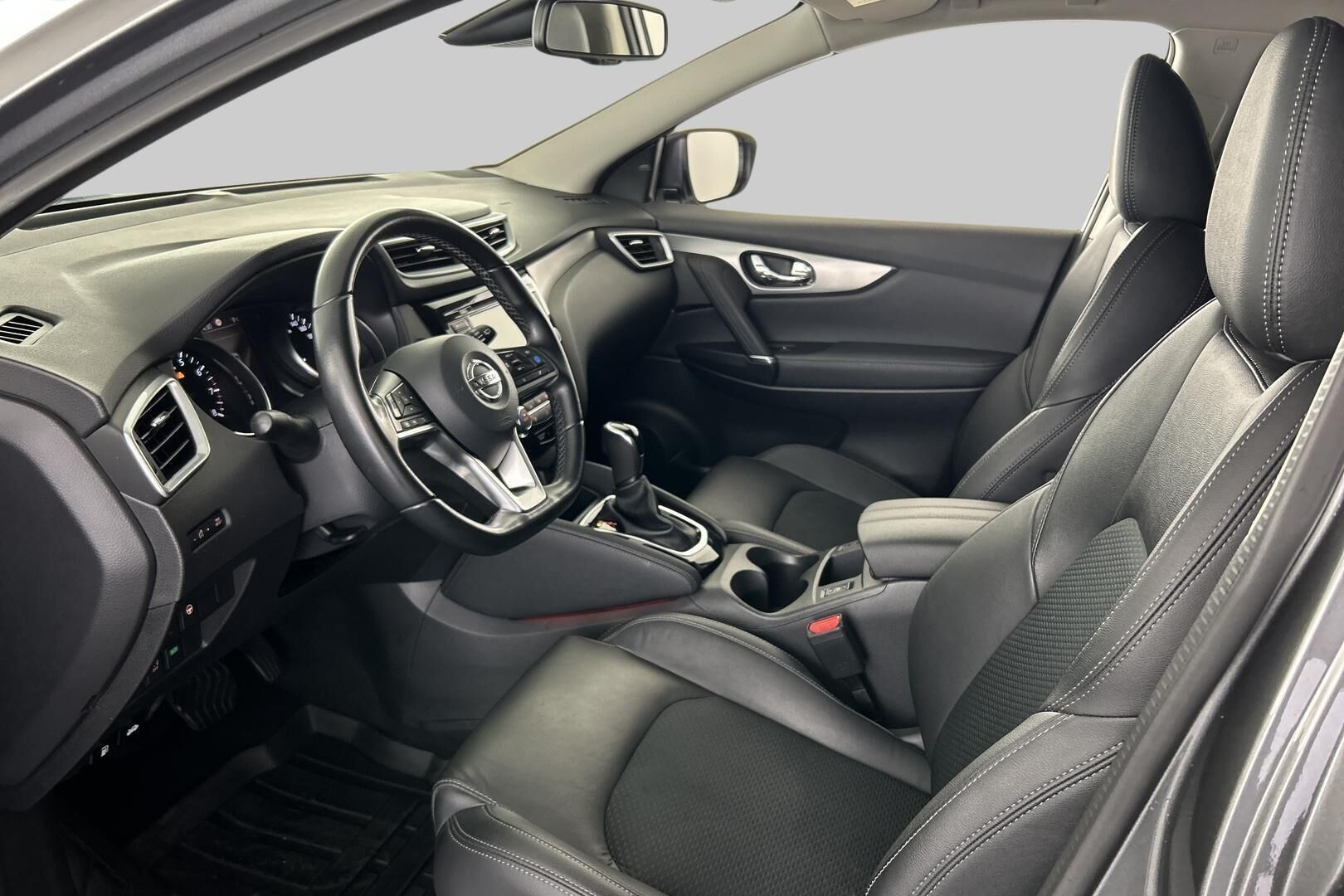 Nissan Qashqai iso kuva 9