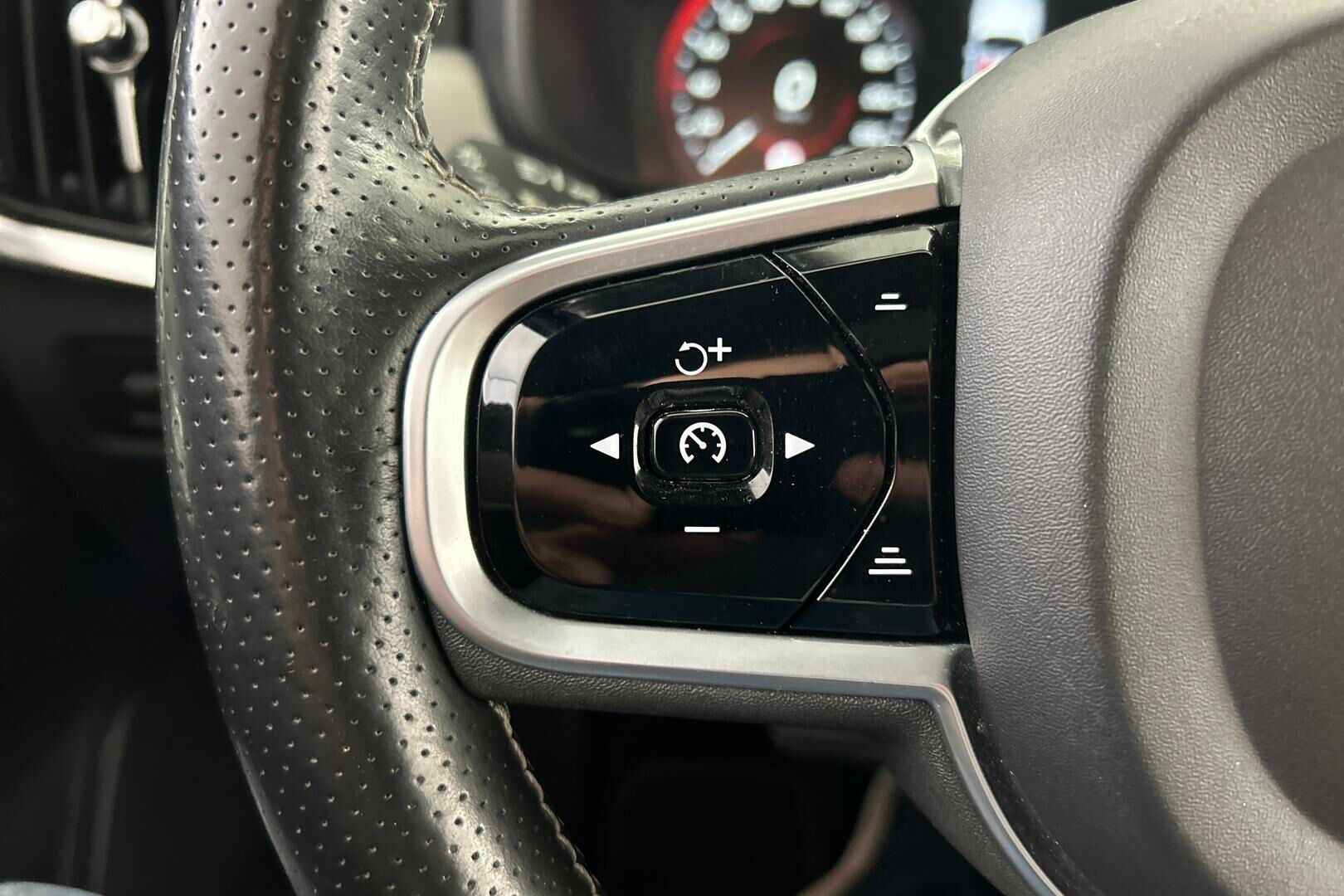 Volvo V90 iso kuva 15