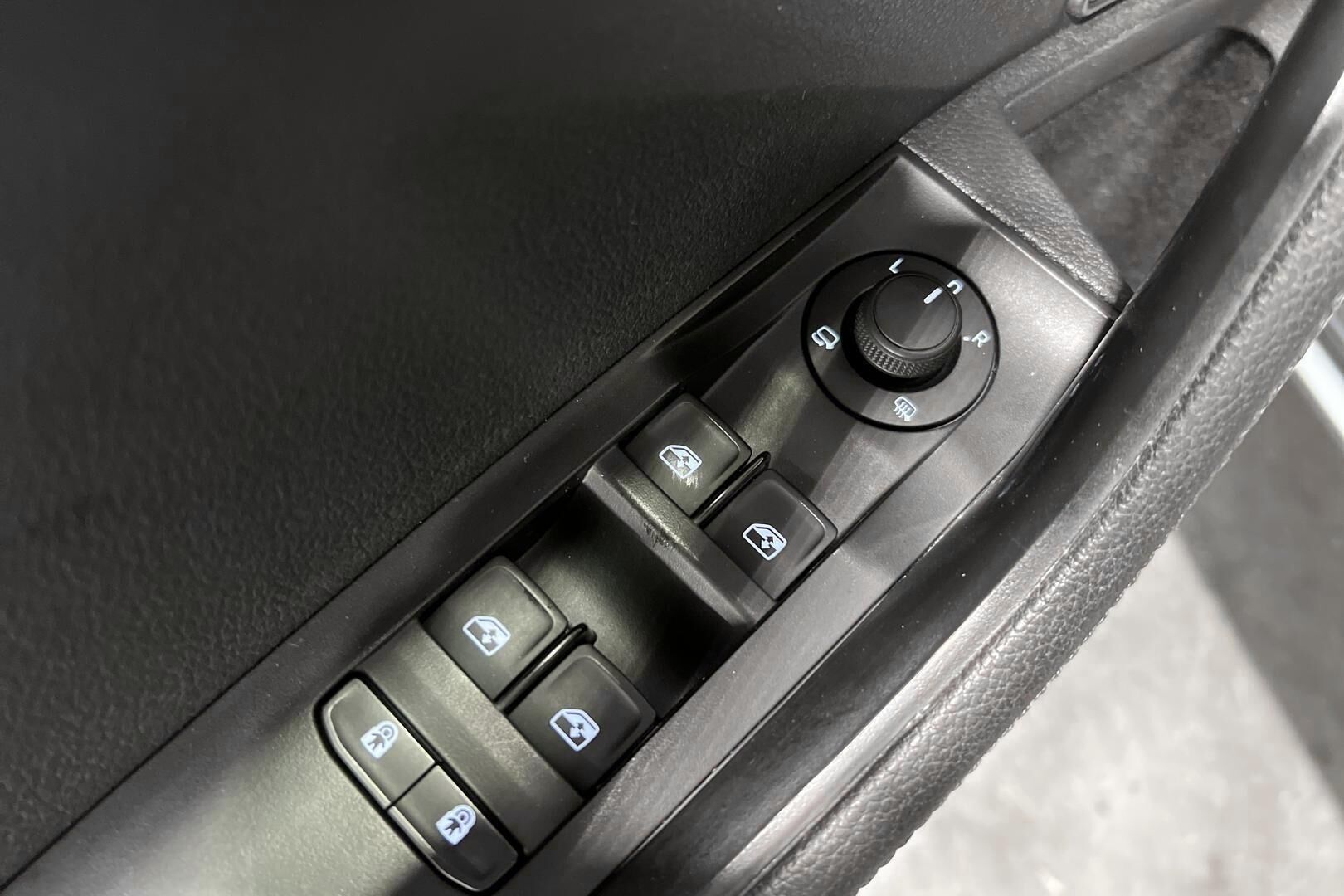 Skoda Superb iso kuva 14