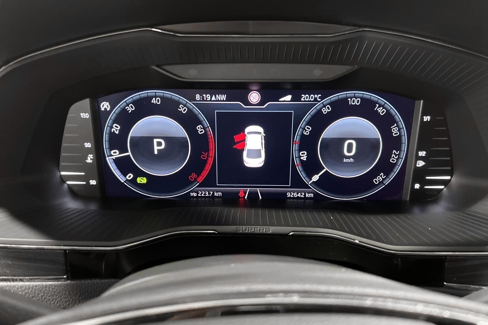 Skoda Superb iso kuva 18
