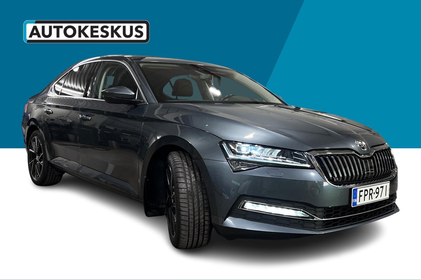Skoda Superb iso kuva 2