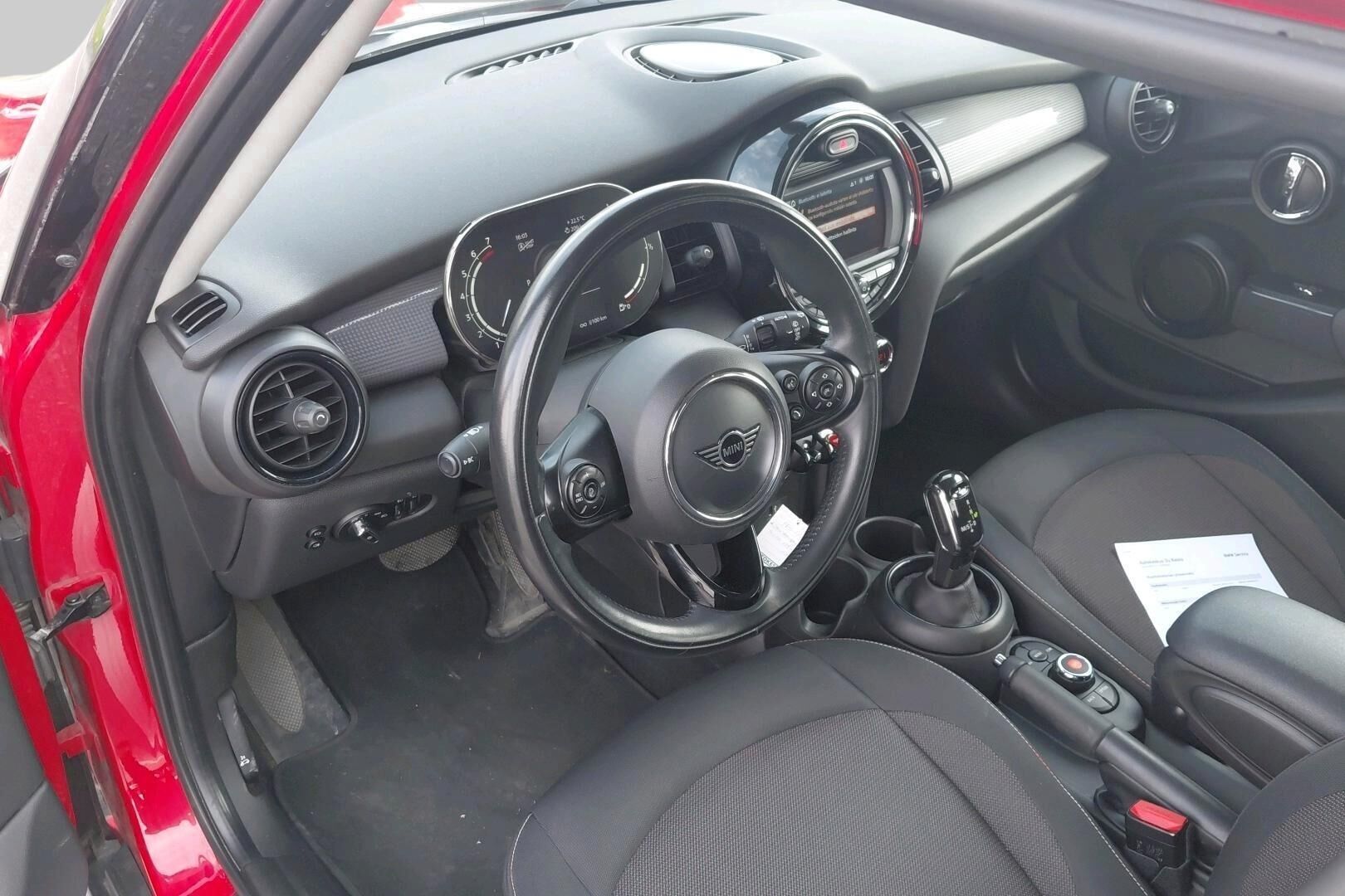 MINI Hatchback iso kuva 2
