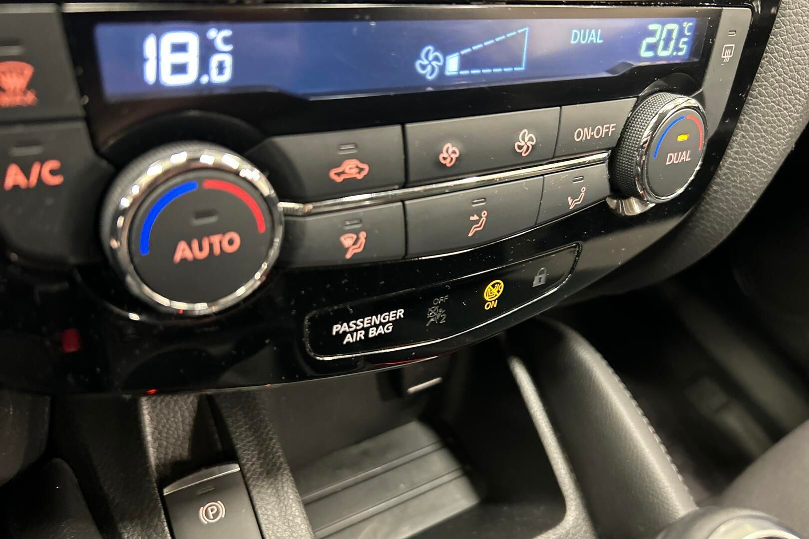 Nissan Qashqai iso kuva 17