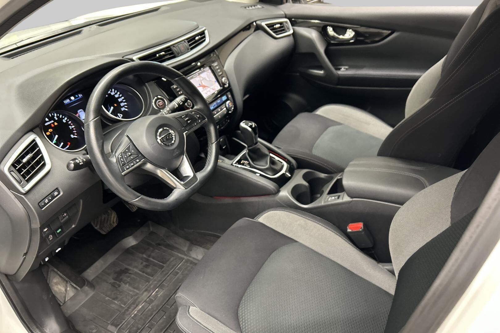 Nissan Qashqai iso kuva 9