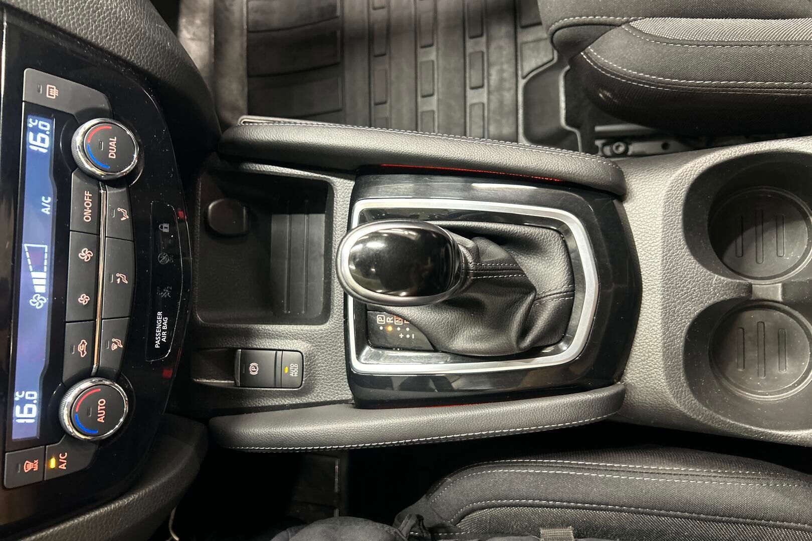 Nissan Qashqai iso kuva 17