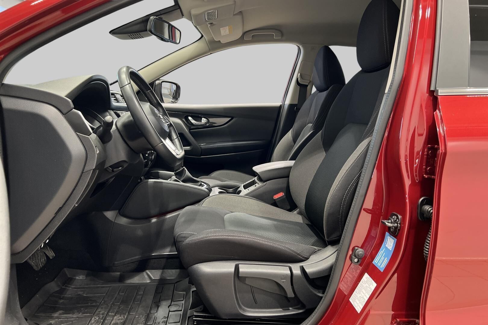 Nissan Qashqai iso kuva 9