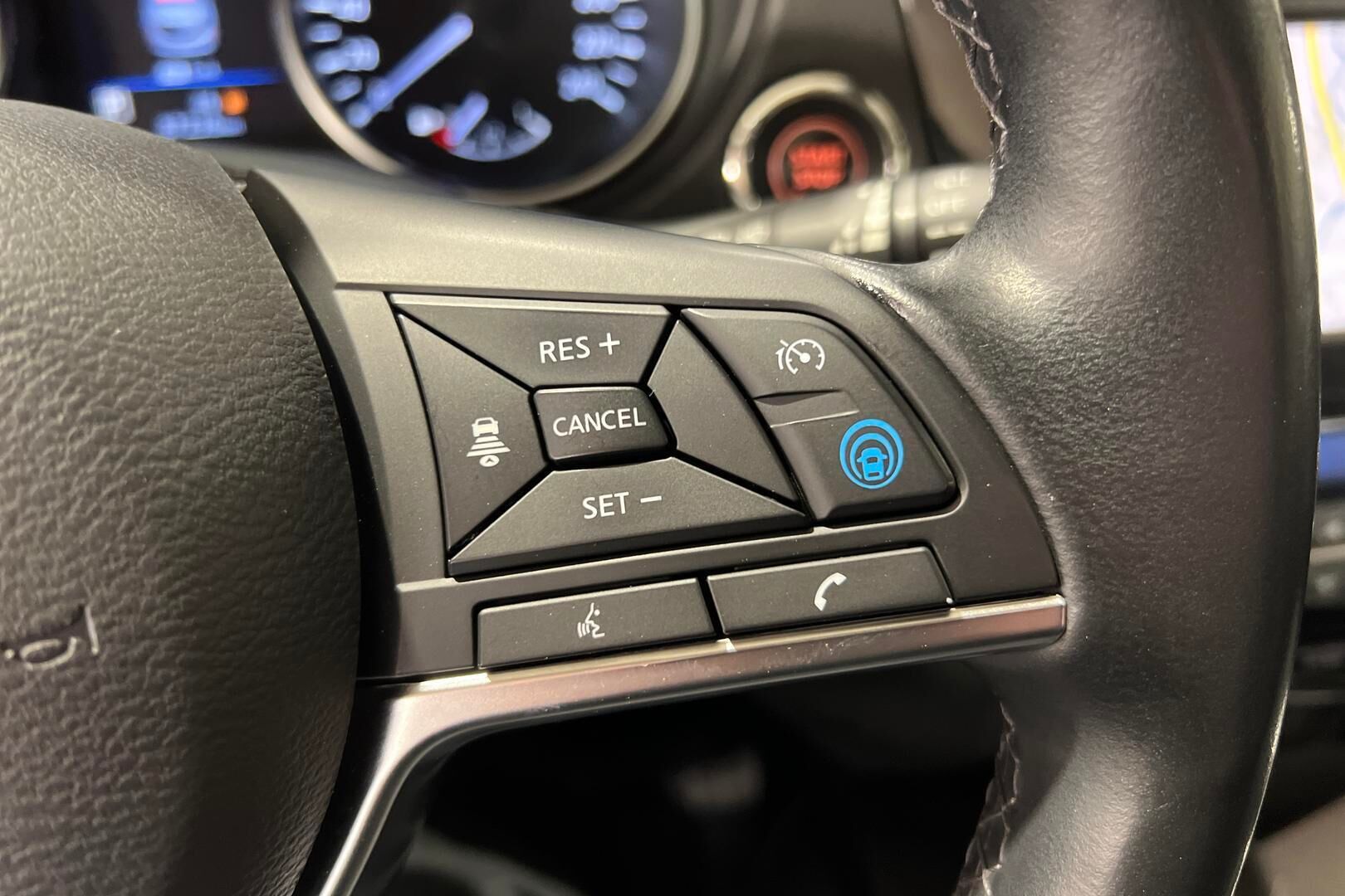 Nissan Qashqai iso kuva 17