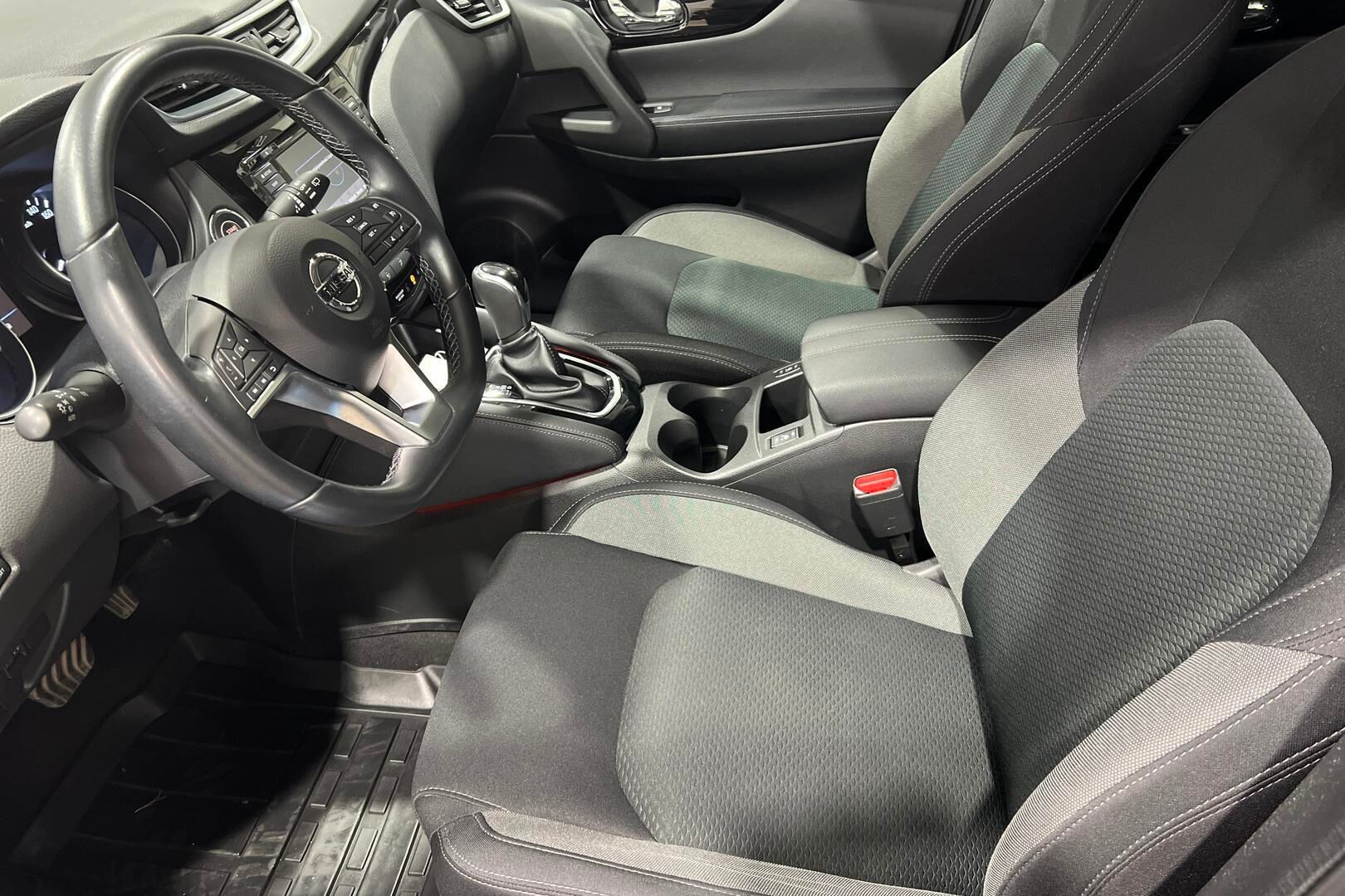 Nissan Qashqai iso kuva 9
