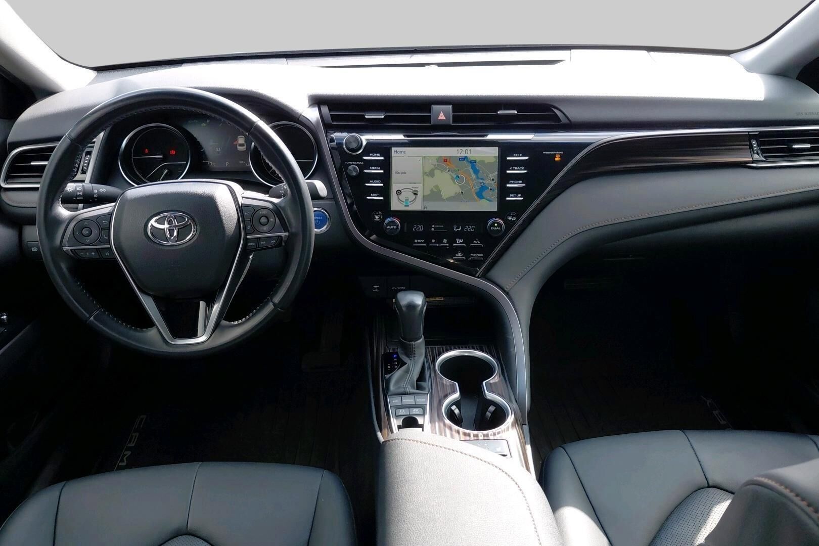 Toyota Camry iso kuva 1
