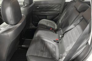 Mitsubishi Outlander PHEV esikatselu 6