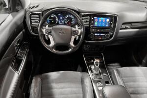 Mitsubishi Outlander PHEV esikatselu 7