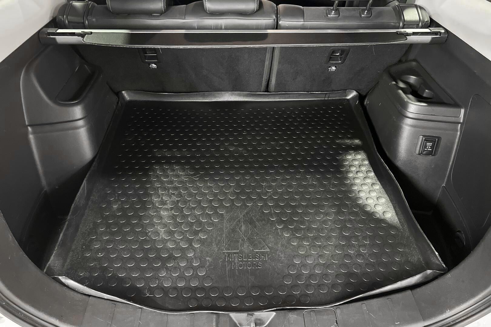 Mitsubishi Outlander PHEV iso kuva 17