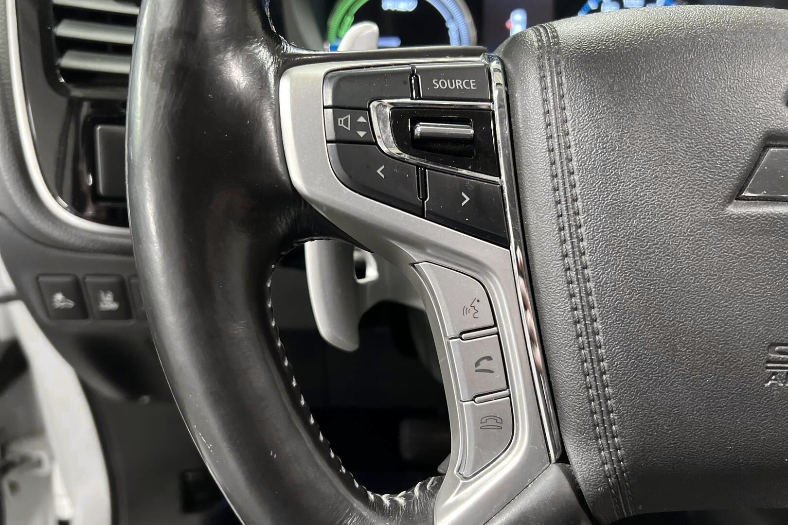 Mitsubishi Outlander PHEV iso kuva 10