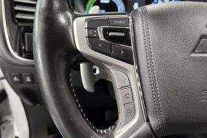 Mitsubishi Outlander PHEV esikatselu 10