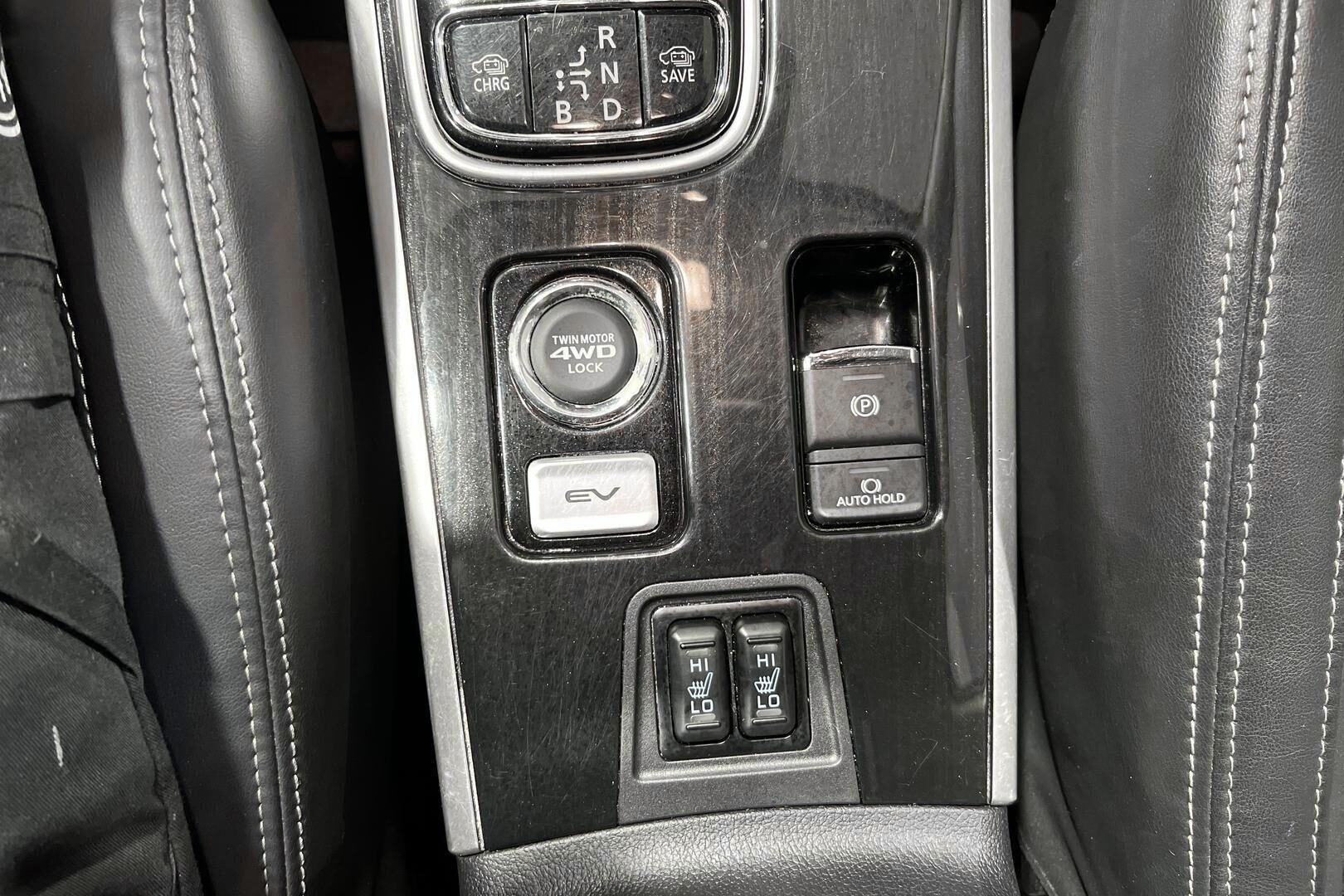 Mitsubishi Outlander PHEV iso kuva 11